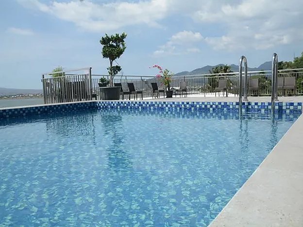 Area kolam renang